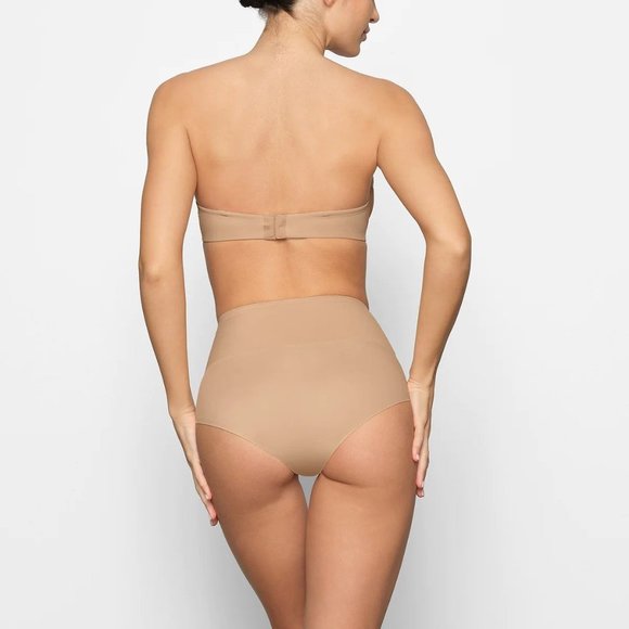 SKIMS Smoothing Strapless Unlined Bra in Clay Beige Sz 36A/34B/32C - Picture 6 of 7